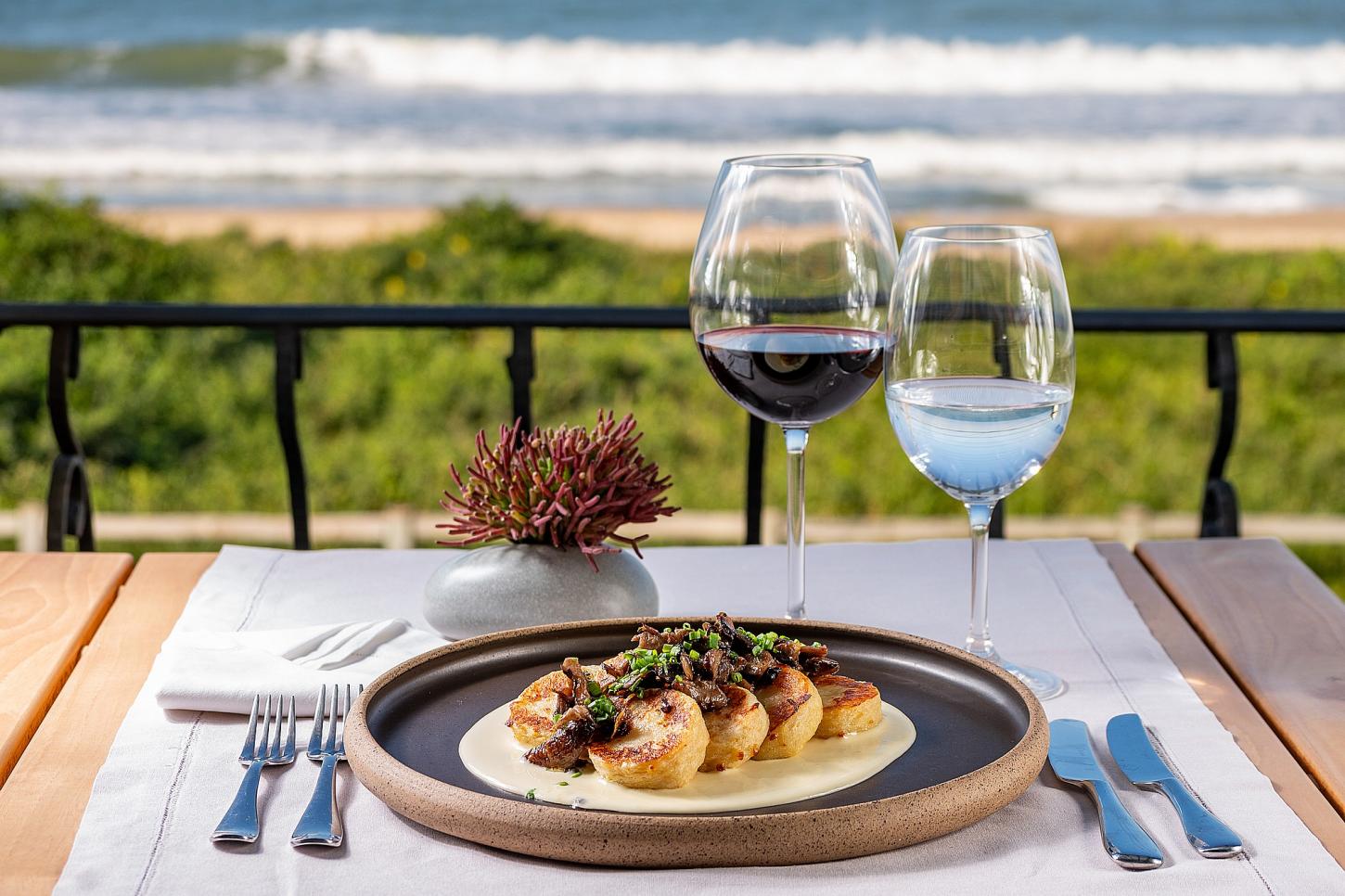 Inverno no litoral catarinense com charme: hotel oferece diária grátis na Praia Brava