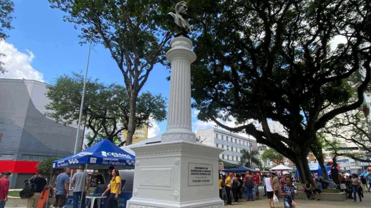 Praça Deputado Clodesmidt Riani recebe 1ª edição da “Feira do Fórum da Economia Solidária”