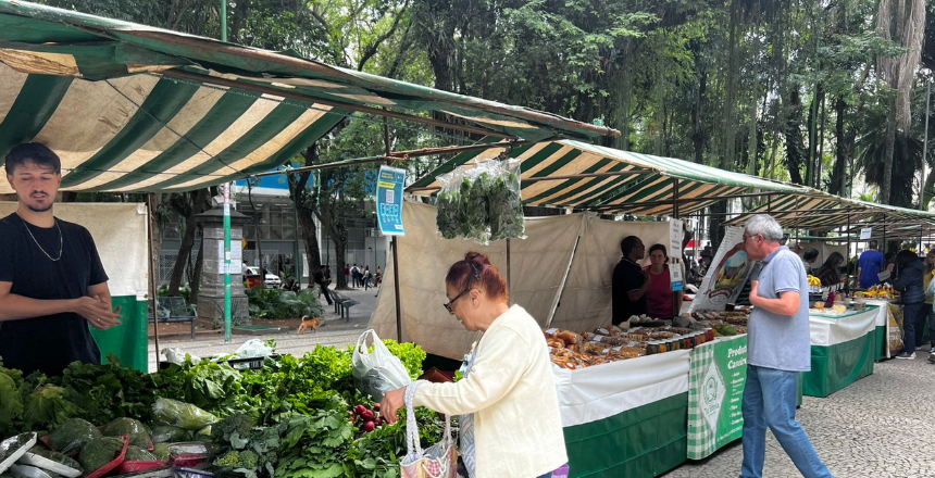 Praça do Cruzeiro contará com feira de Agricultura Familiar em período de experiência