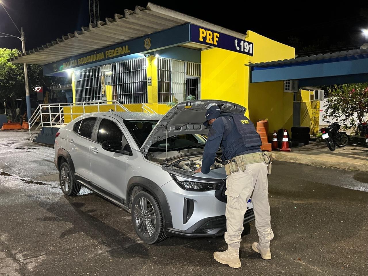 PRF apreende carro clonado em Muriaé e prende motorista de 61 anos na BR-116