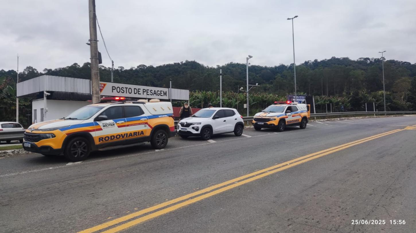 Trio é flagrado com drogas durante blitz na MGC-265