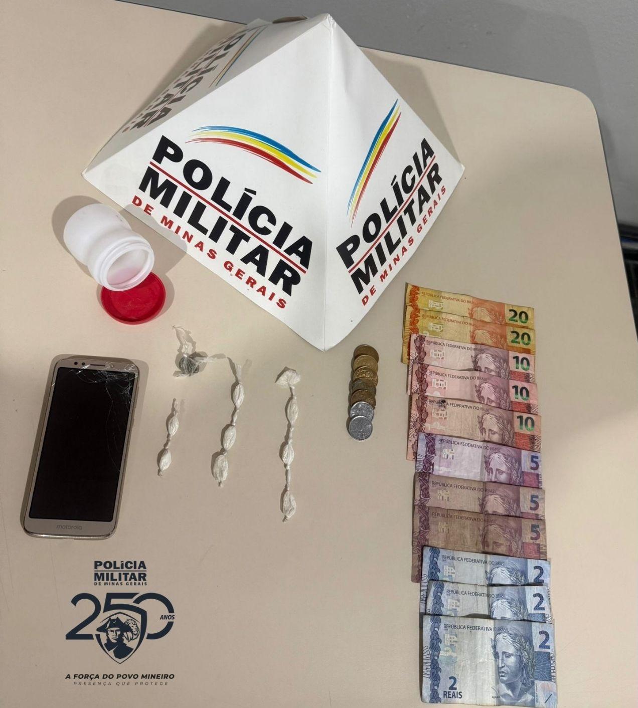 Adolescente é apreendido por tráfico de drogas após perseguição em área de mata em Mercês