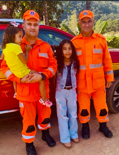 Menina de 10 anos salva criança engasgada com manobra aprendida em escola de Minas Gerais