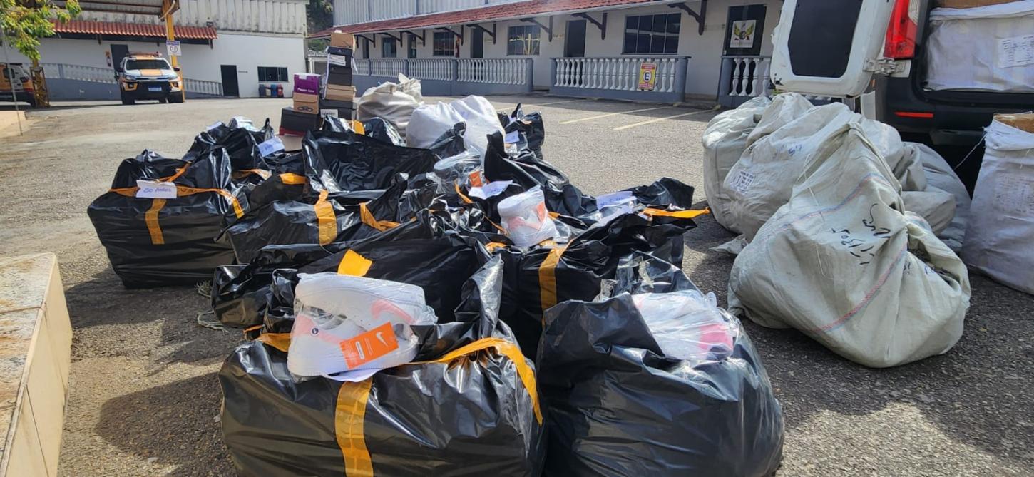 Polícia Militar apreendeu mais de 3 mil produtos com indício de contrabando hoje (10) em Barbacena