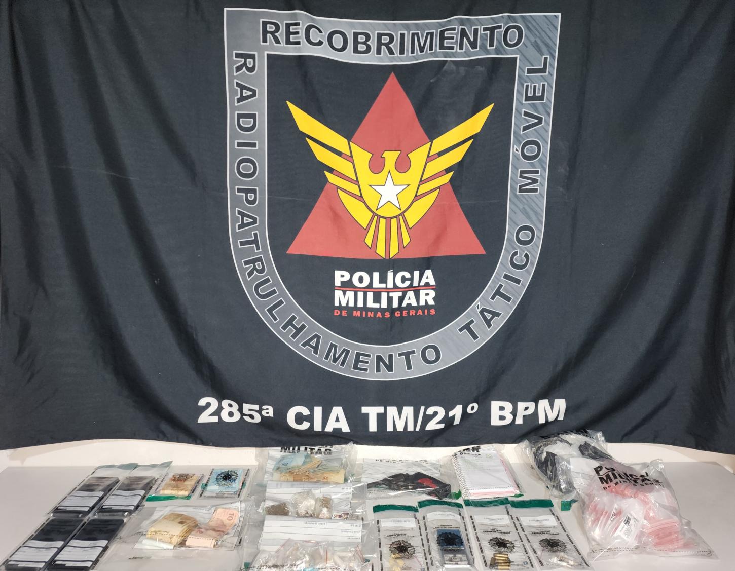 Polícia Militar prende cinco pessoas por envolvimento com tráfico de drogas em Ubá no último sábado (13)