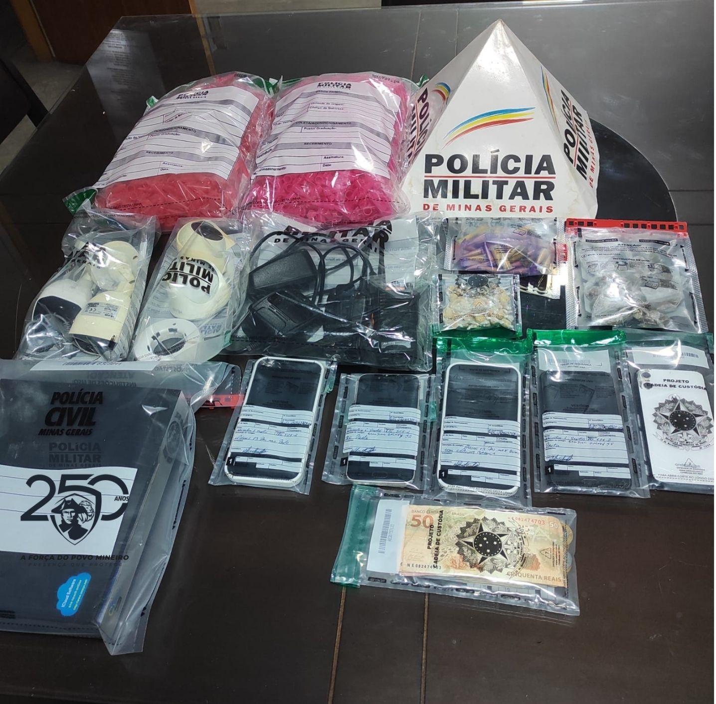Polícia Militar prende dois homens e apreende adolescente por tráfico de drogas em Rodeiro