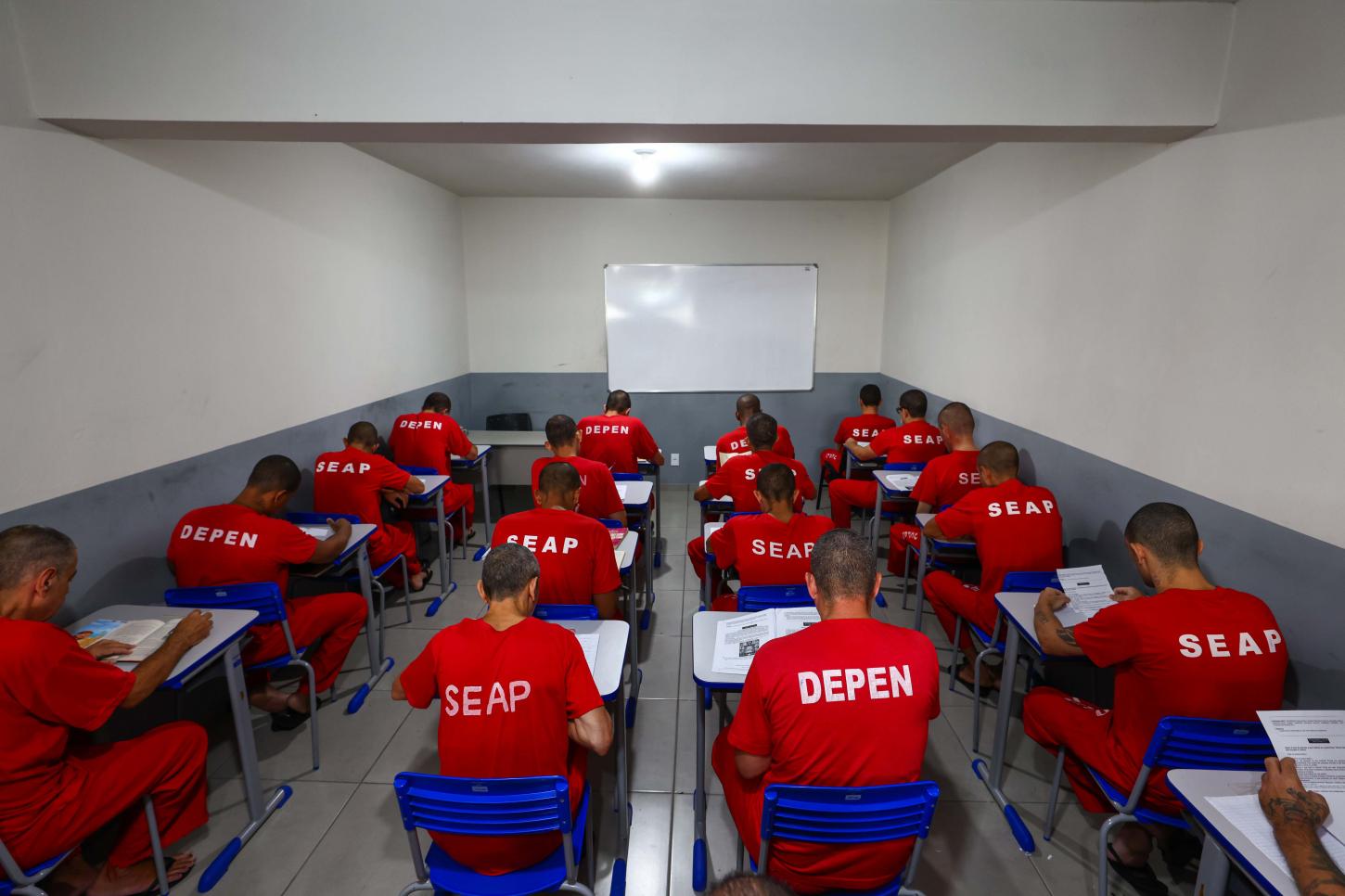 Sistema prisional de Minas Gerais registra recorde de inscritos no Encceja PPL 2025