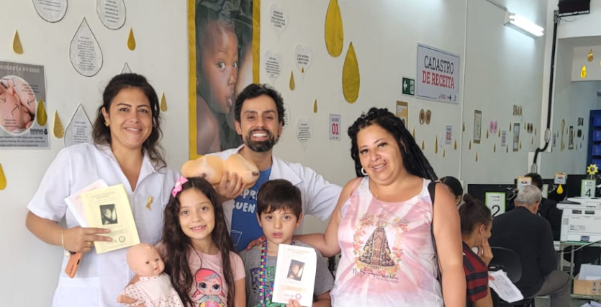 Ação na Farmácia Central nesta terça-feira (12) integra programação do Agosto Dourado
