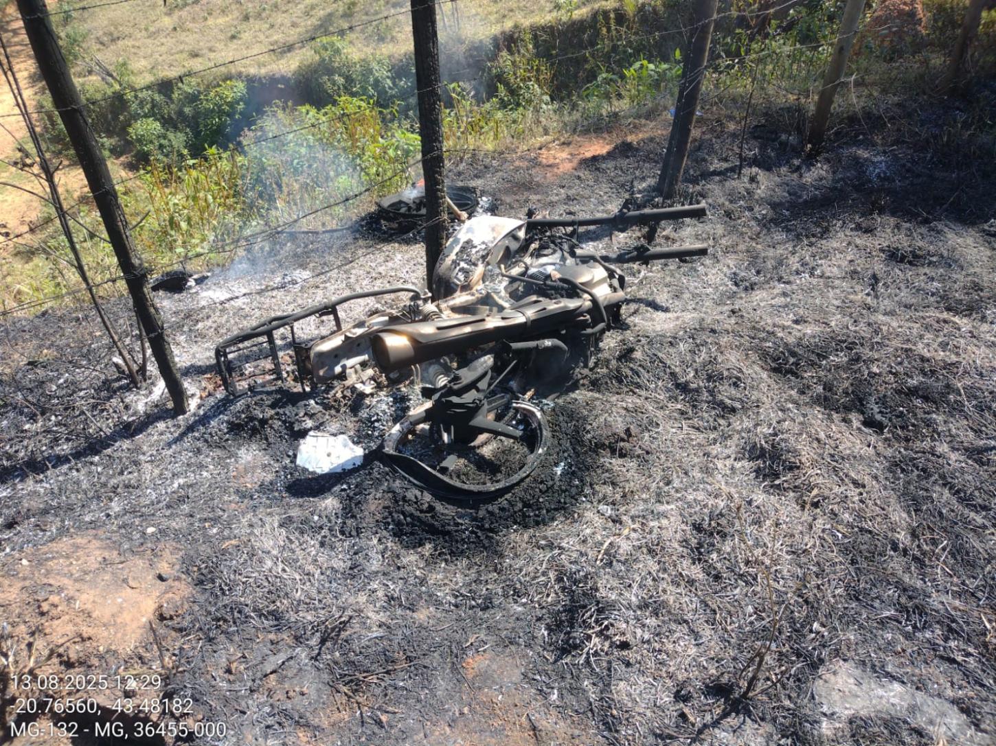 Acidente na MG-132 em Lamim deixa motociclista morto em colisão frontal