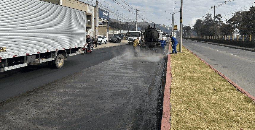 Avenida JK em Juiz de Fora passa por recapeamento e revitalização com novas cores e flores