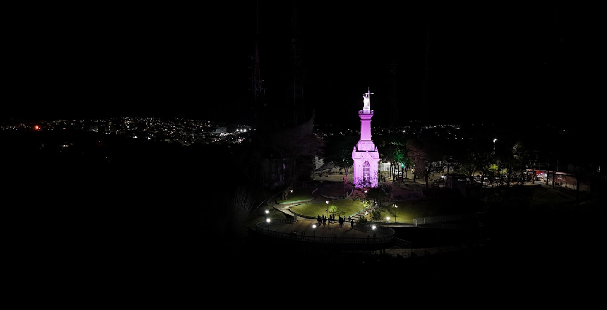 Capela do Morro do Cristo e ponte Wilson Coury recebem iluminação lilás pelo Agosto Lilás em Juiz de Fora