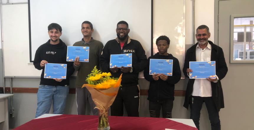 Curso de soldador forma primeira turma em JF