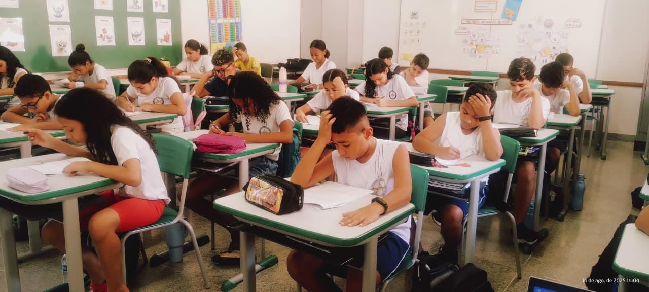 Governo de Minas distribui 600 mil cadernos do Saeb