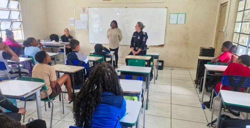 Guarda Municipal promove roda de conversa sobre bullying com alunos da Escola Murilo Mendes em Juiz de Fora