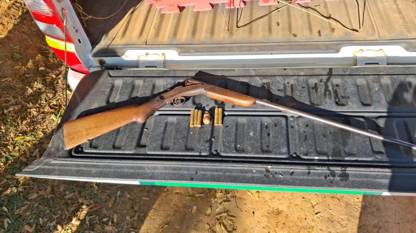 Homem é preso em Cataguases por posse ilegal de arma e criação irregular de ave silvestre