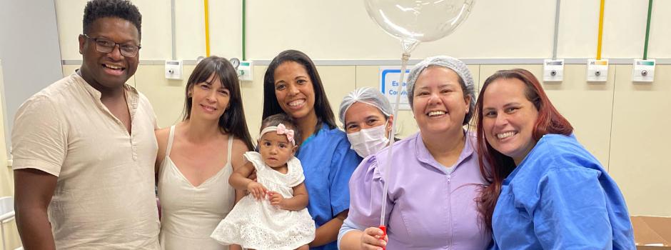 Maternidade Odete Valadares celebra vida de mãe e filha