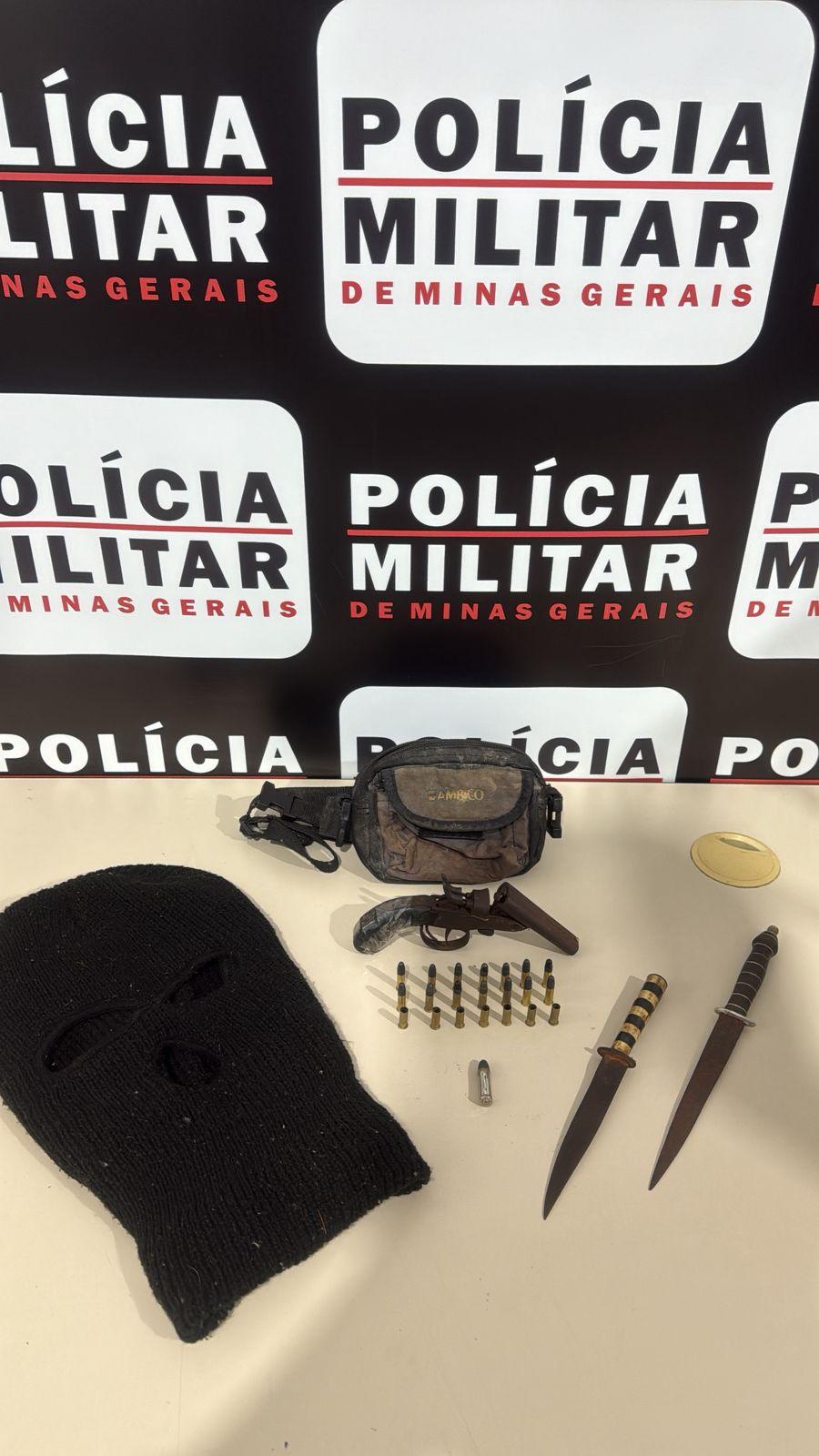 Polícia Militar prende homem por porte ilegal de arma de fogo em Mercês