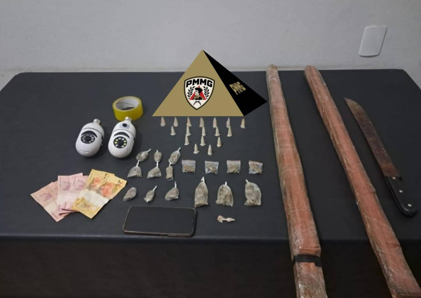 Polícia Militar prende jovem por tráfico de drogas e captura foragido em Visconde do Rio Branco