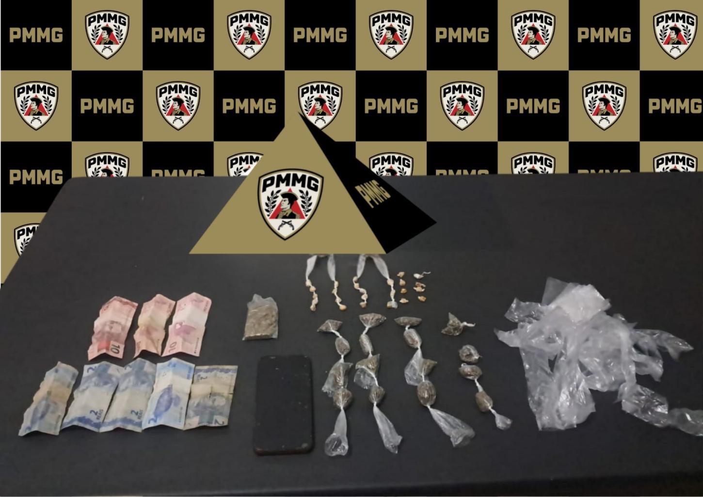 Polícia Militar prende quatro pessoas por tráfico de drogas e captura foragido da Justiça na Zona da Mata