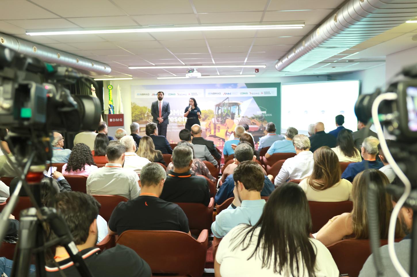Prefeitos de Minas Gerais conhecem linhas de crédito do BDMG para impulsionar desenvolvimento dos municípios