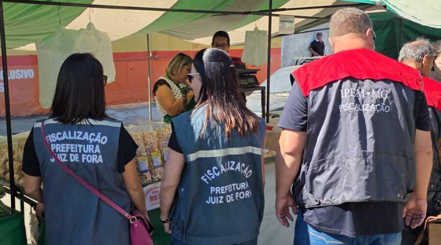 Prefeitura de Juiz de Fora e Ipem-MG fiscalizam balanças na feira do Bairro de Lourdes