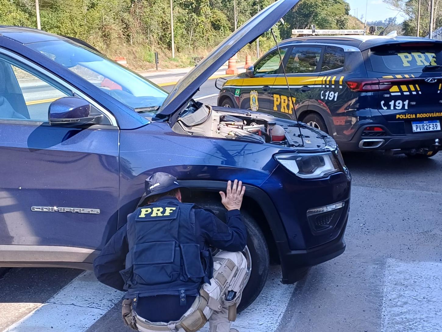 PRF recupera veículo roubado de R$ 100 mil durante fiscalização em Juiz de Fora