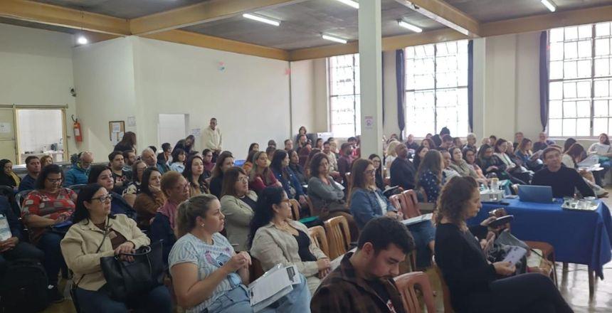 Professores da Educação de Jovens e Adultos participam de formação continuada em Juiz de Fora