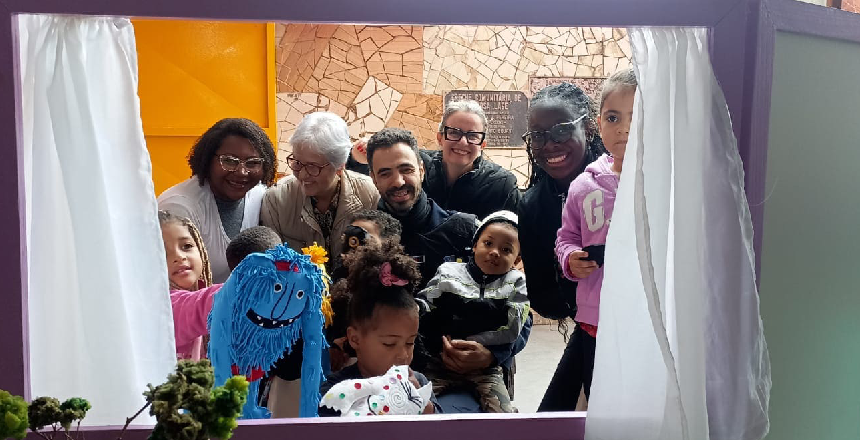Projeto Gape leva teatro de fantoches e lição sobre diversidade a crianças em creche de Juiz de Fora