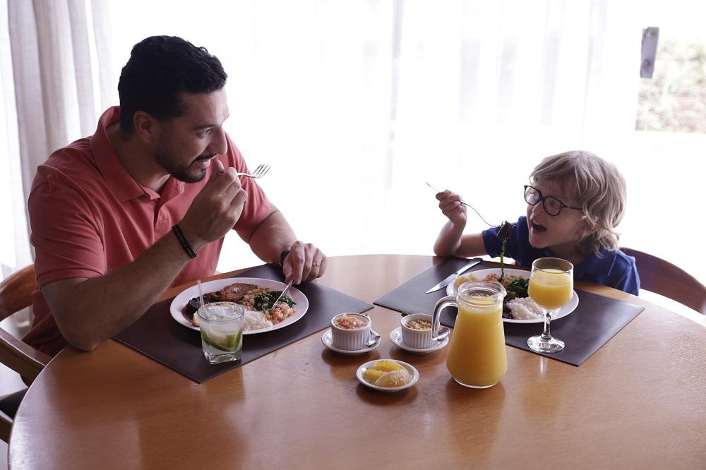 Quality Hotel Jundiaí promove feijoada com música ao vivo para celebrar o Dia dos Pais