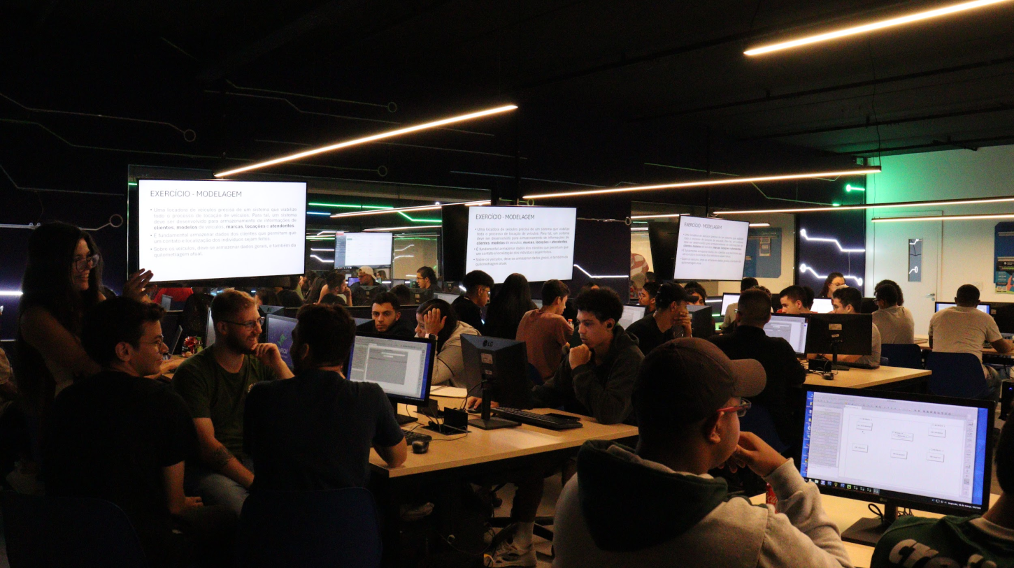 UniFECAF e Faculdade de Tecnologia Rocketseat lançam graduação em IA e Automação Digital com foco em competências práticas