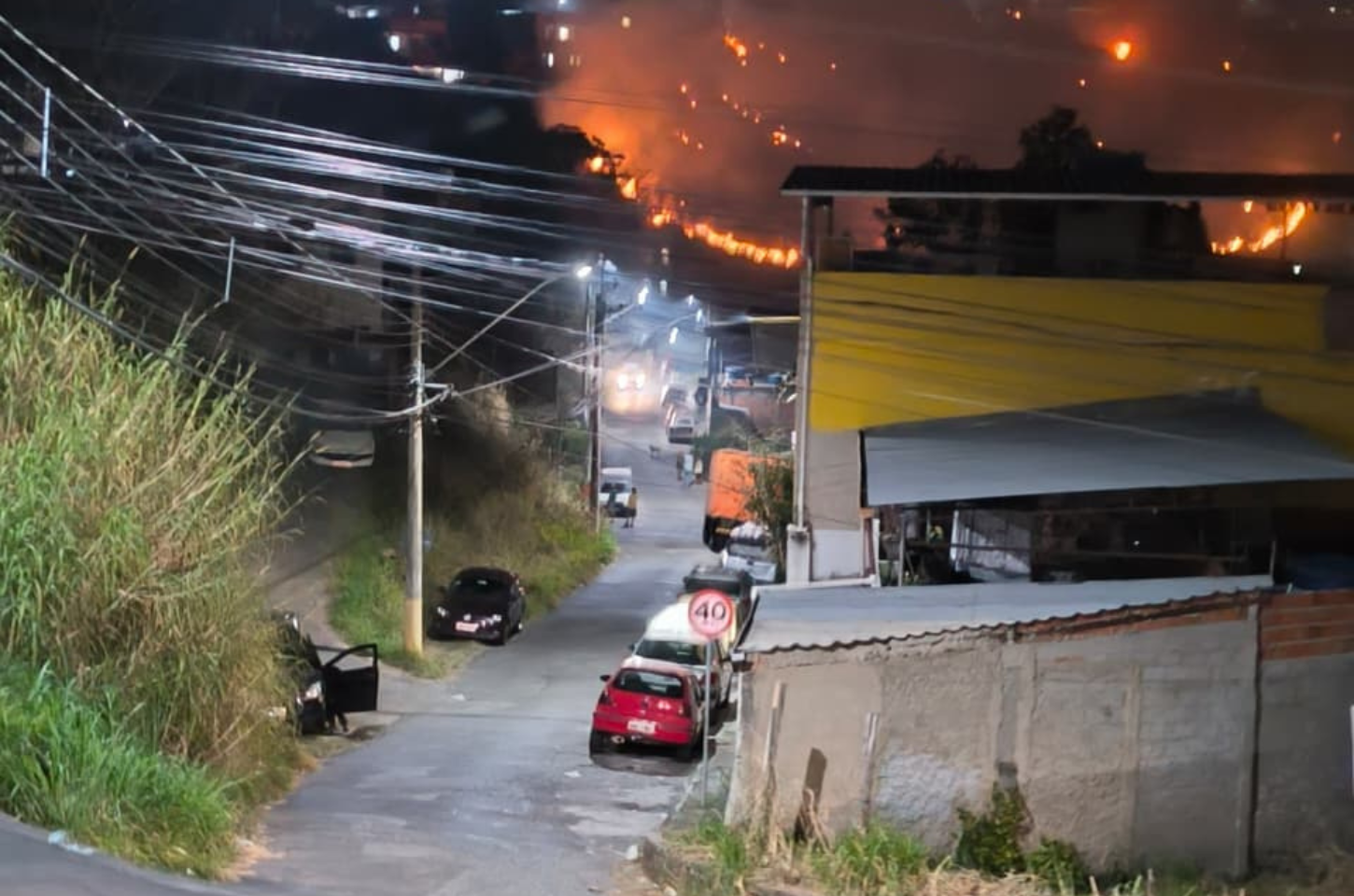 Bombeiros combatem 13 incêndios em bairros e áreas rurais durante a quarta-feira