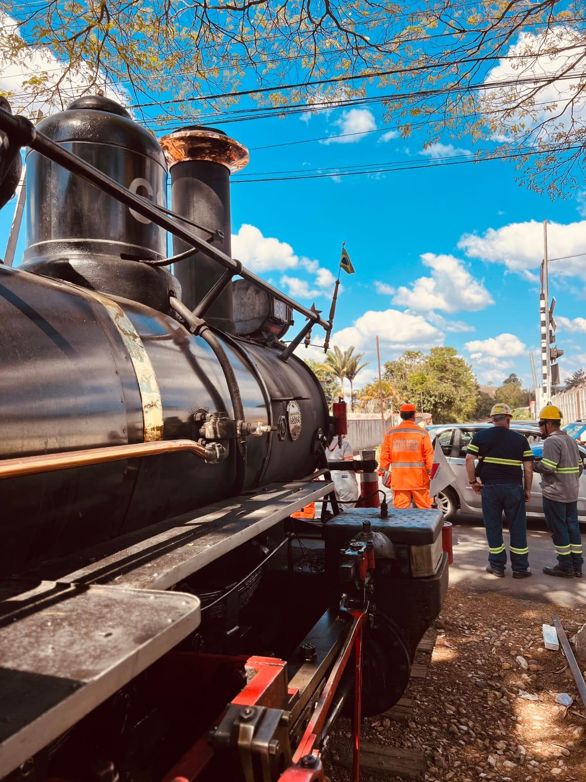 Bombeiros realizam simulado de acidente com a Maria Fumaça em São João del-Rei