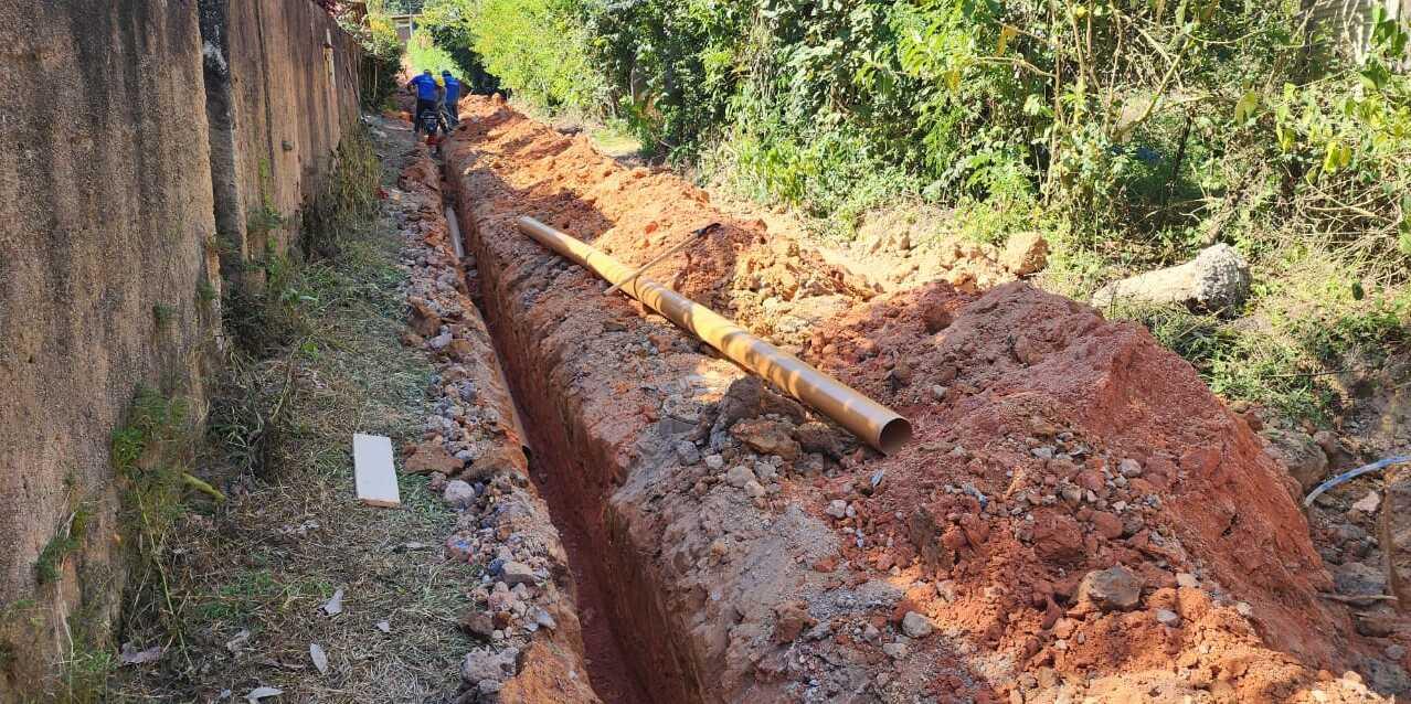 Cesama implanta mais de oito mil metros de redes de água e esgoto no bairro Granjas Triunfo