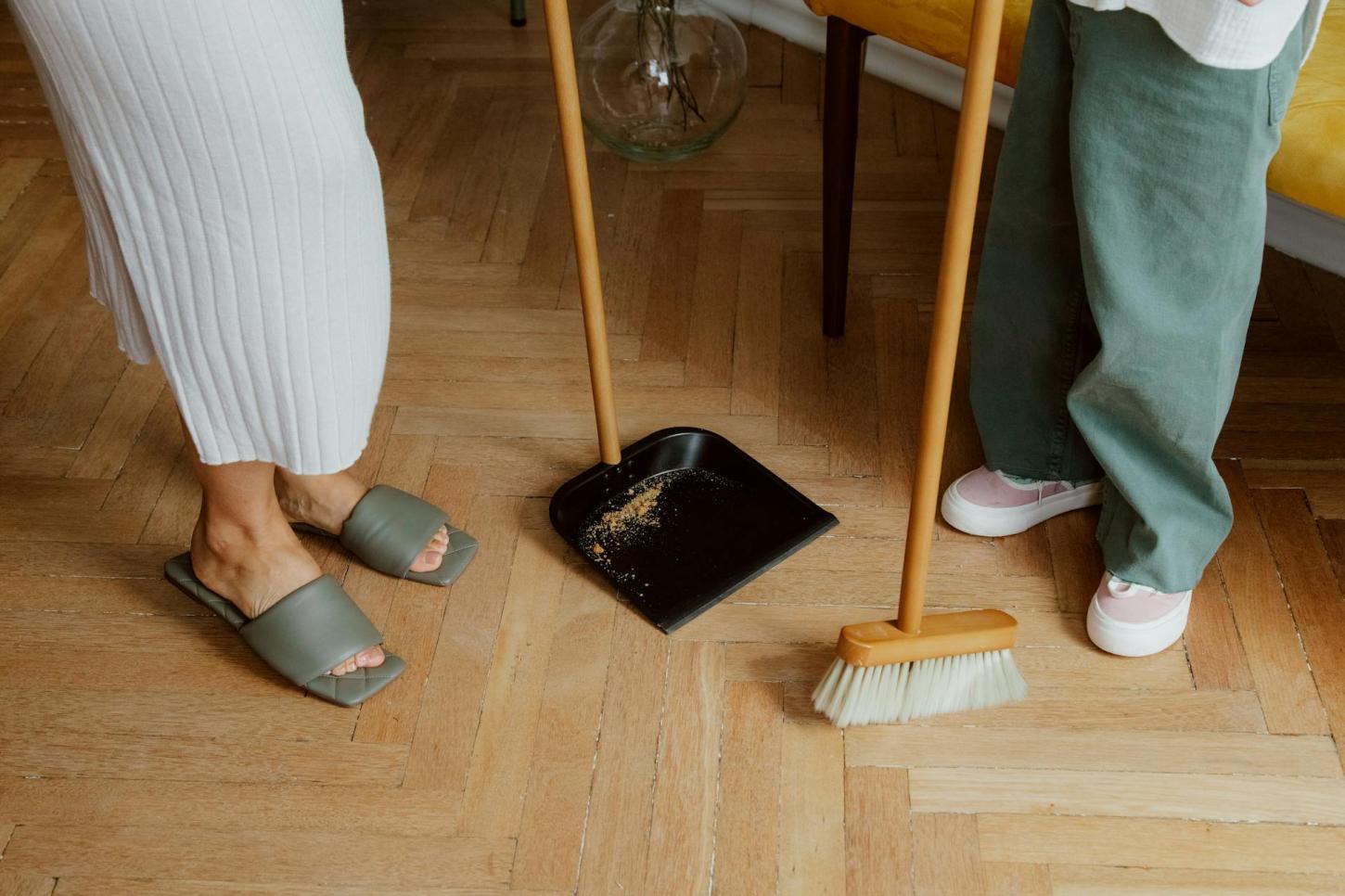 Como ensinar crianças a cuidarem melhor da casa
