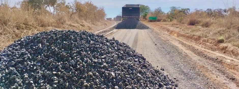 DER-MG utiliza escória da produção de aço em manutenção de rodovia no Centro de Minas