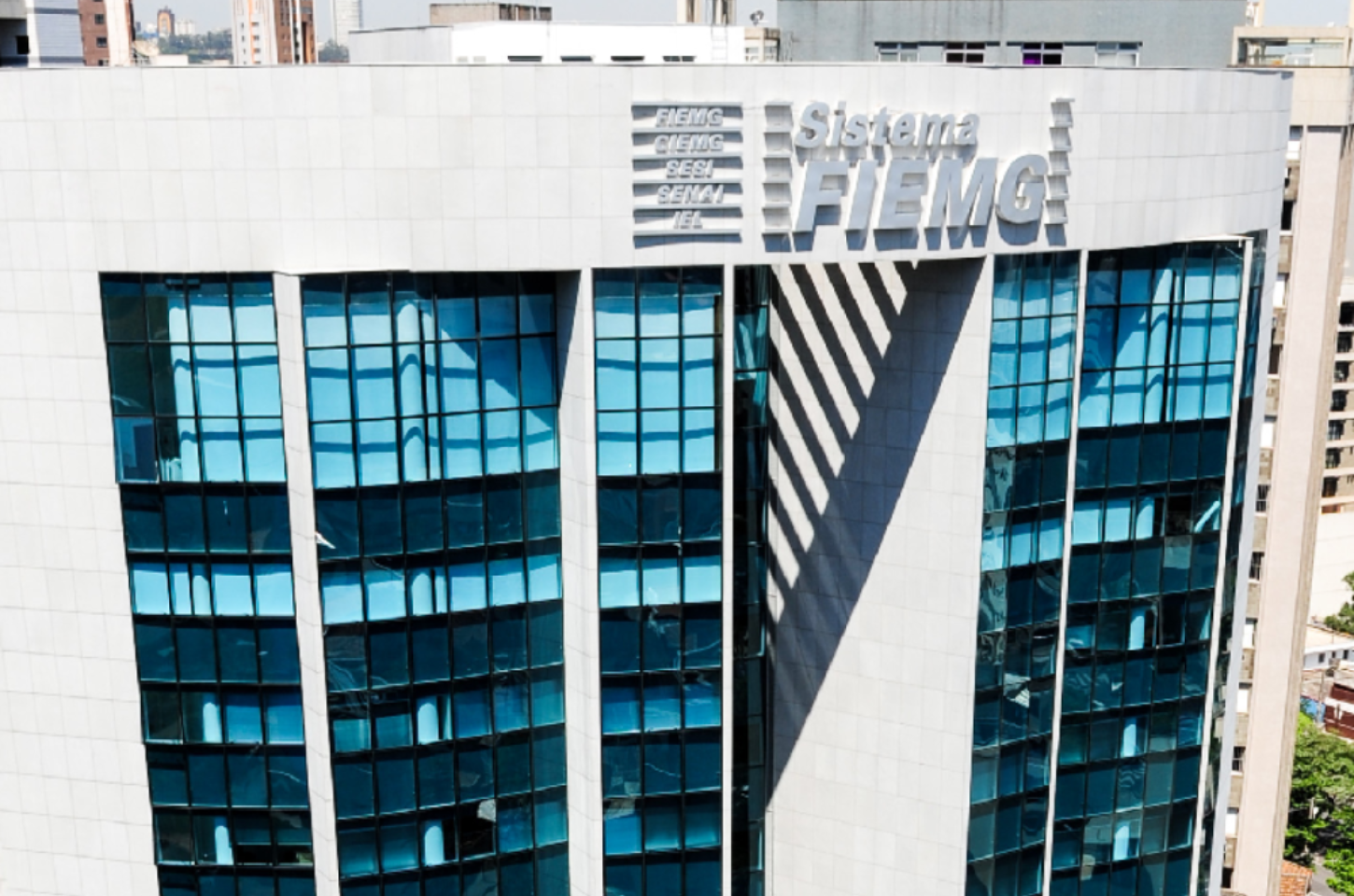 FIEMG critica juros altos e pede alinhamento entre política fiscal e monetária