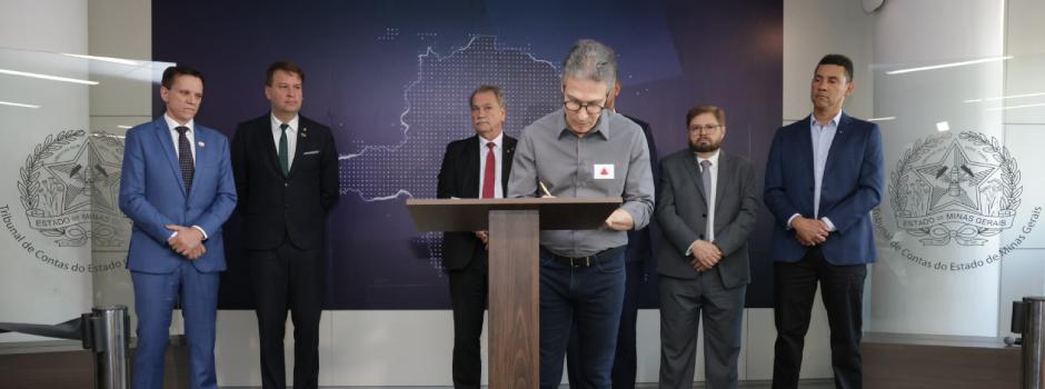 Governo de Minas e Instituto Mário Penna firmam acordo para equipar Hospital Regional de Teófilo Otoni
