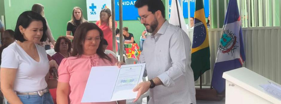 Governo de Minas entrega 52 títulos de propriedade a famílias de Patos de Minas