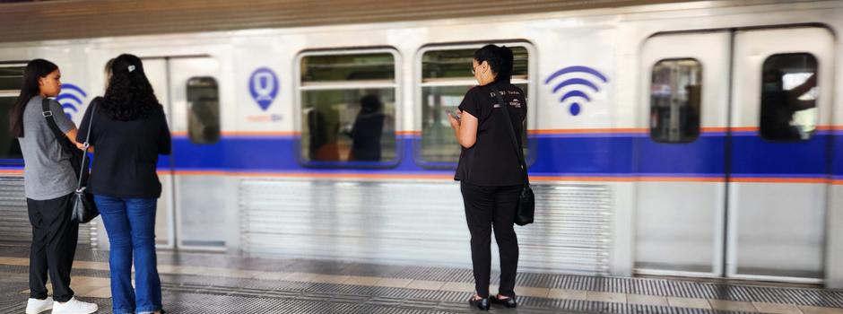Governo de Minas orienta cidadãos sobre a nova Carteira de Identidade Nacional em estações de metrô