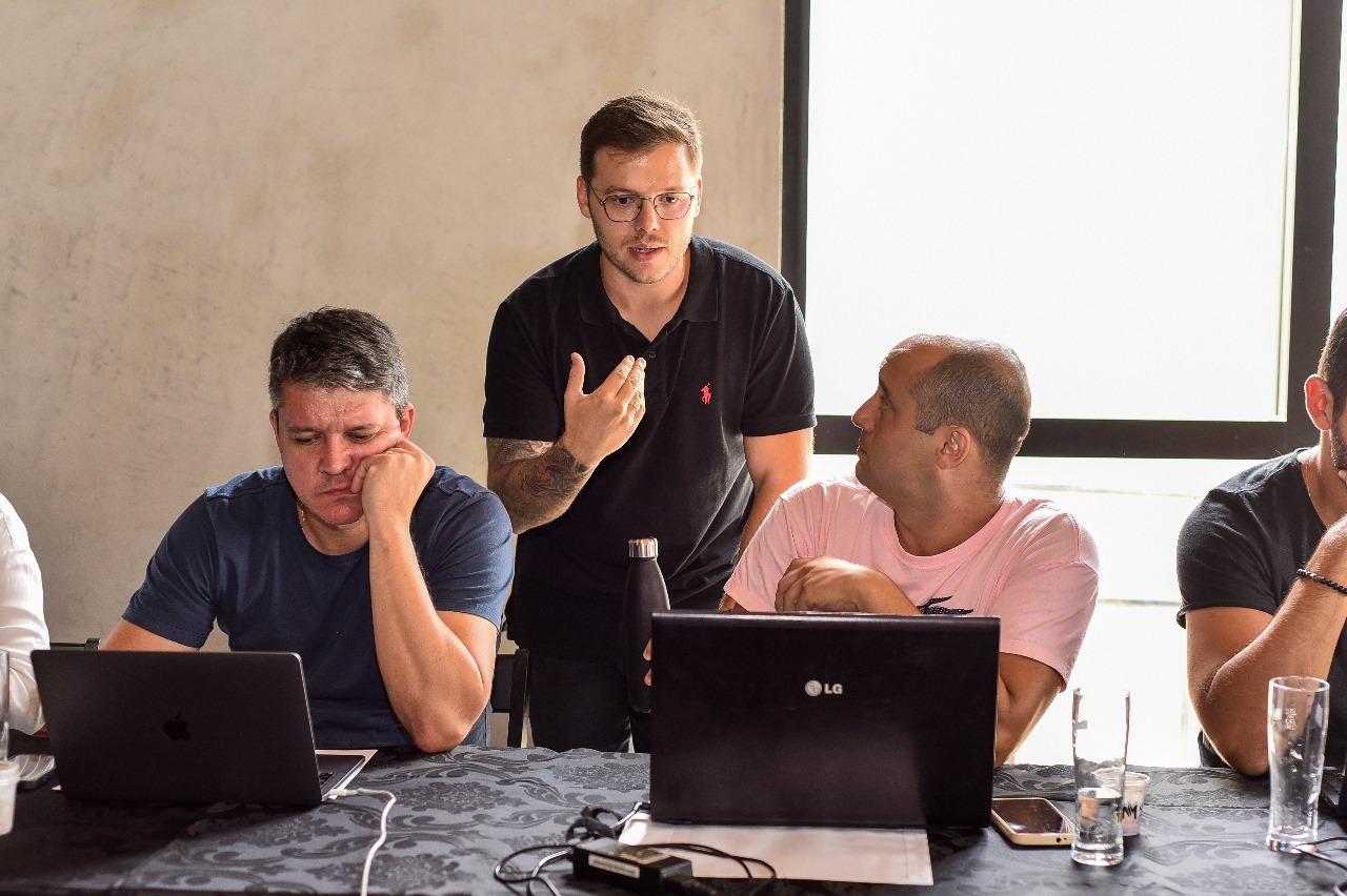 Imersão em Juiz de Fora ensina empresários a aplicar Inteligência Artificial em gestão, vendas e marketing