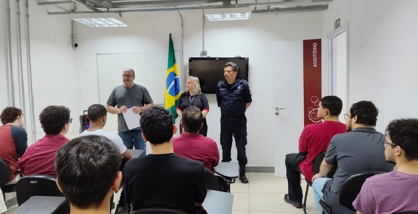 Jovens de Juiz de Fora recebem Certificado de Dispensa do Serviço Militar