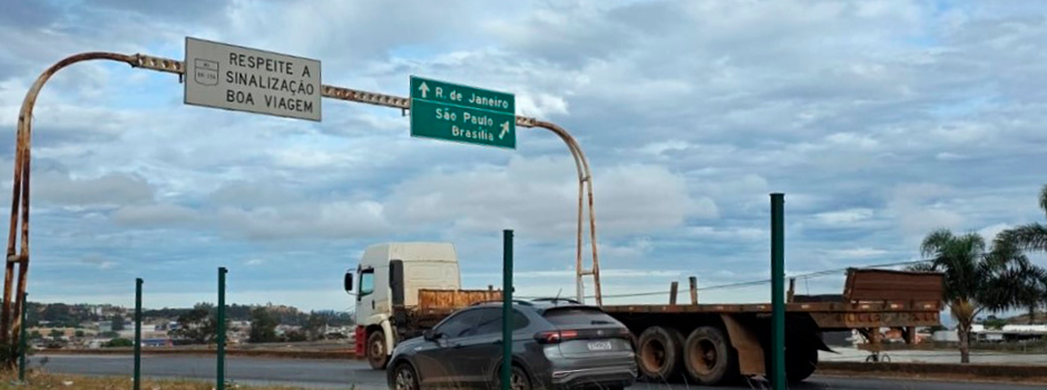 MGC-356 terá bloqueio temporário neste domingo para retirada de pórtico danificado