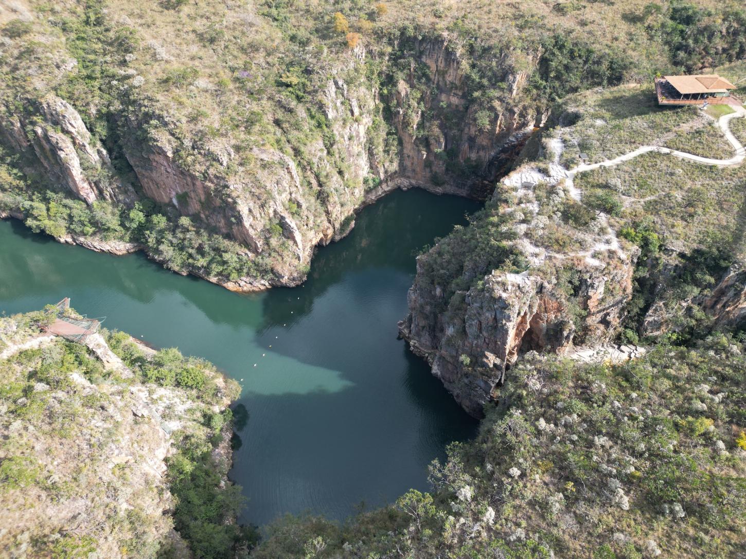 Minas Gerais promove turismo no Mar de Minas e Serra da Canastra em press trip nacional