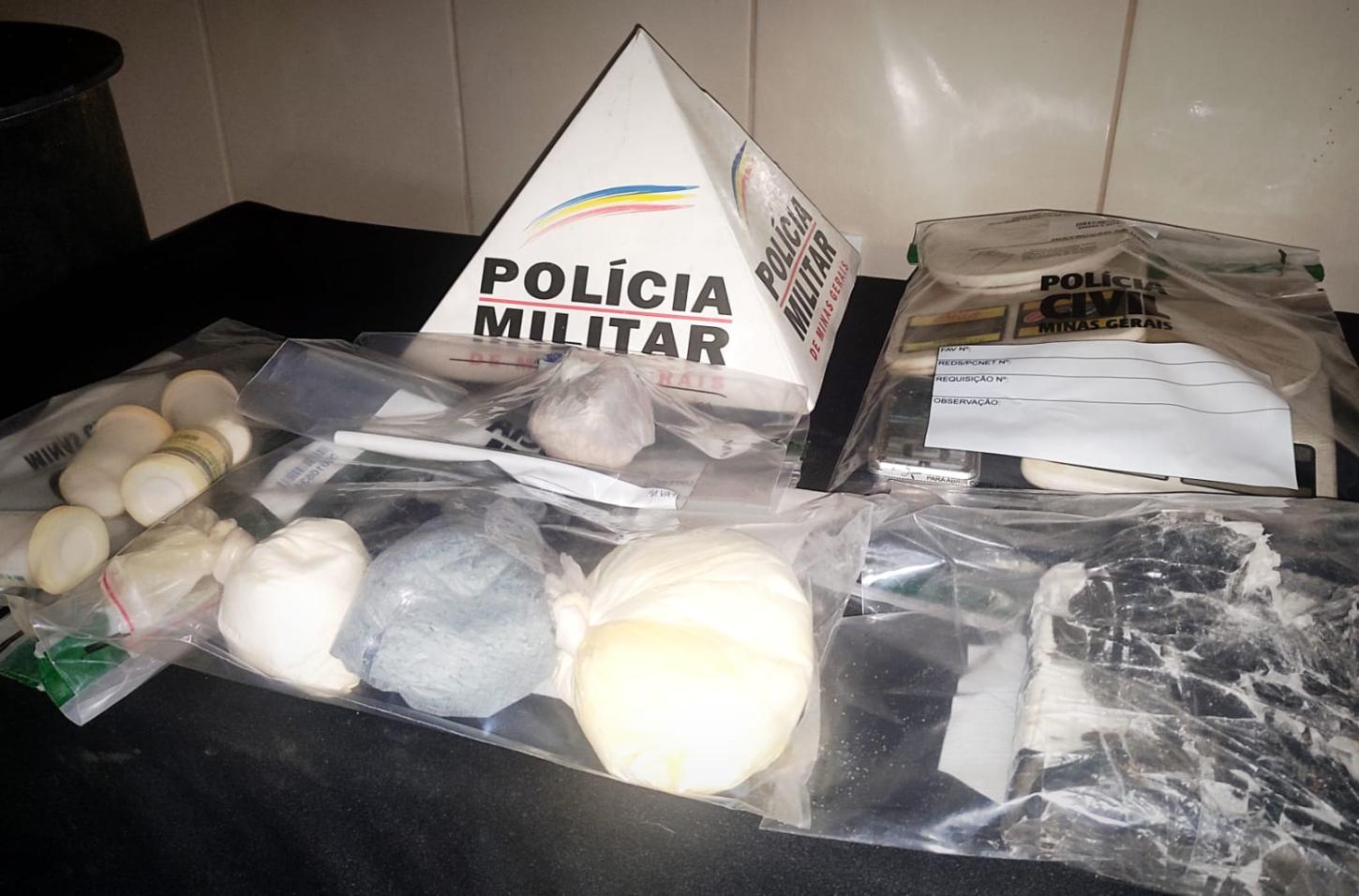 Polícia apreende cocaína e crack em pasto de Barbacena