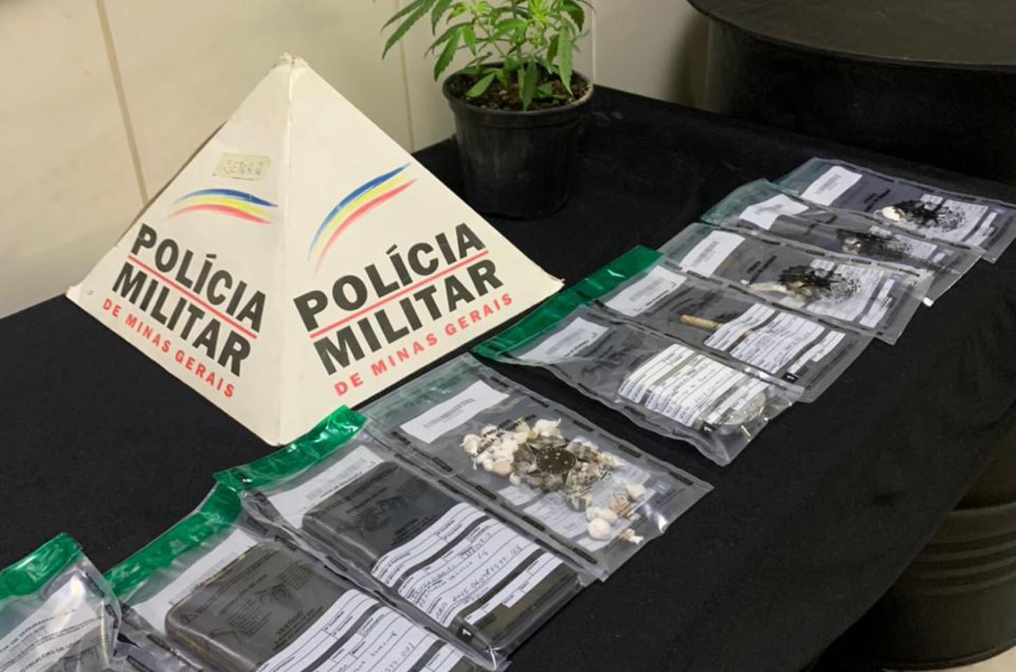 Polícia Militar prende seis por tráfico e um foragido em Barbacena e região