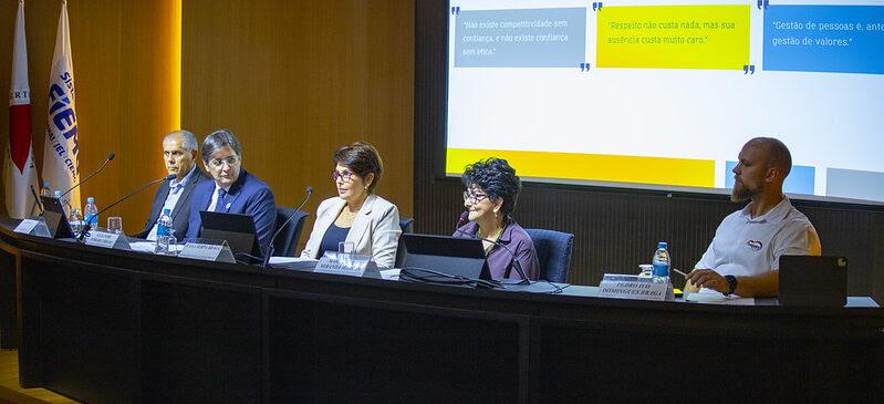 Presidente da FIEMG Regional ZM palestra em evento sobre empreendedorismo com valores