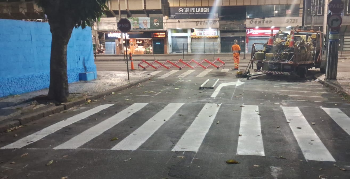 Rua Rei Alberto tem novo sentido de circulação confirmado em Juiz de Fora