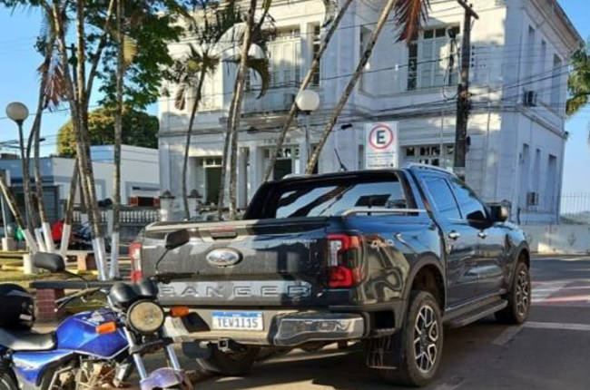 Prefeito de Alto Rio Doce é alvo de ação do MPMG por compra de veículo de luxo com dinheiro público