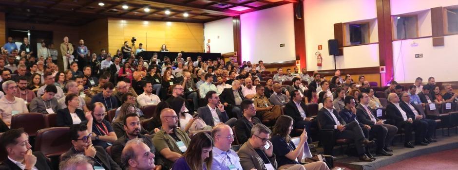Prodemge debate futuro da transformação digital no setor público durante Inova 2025