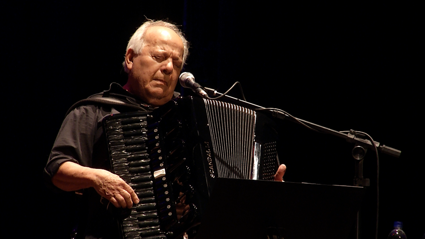 Shows de Célio Balona chegam ao Minasplay